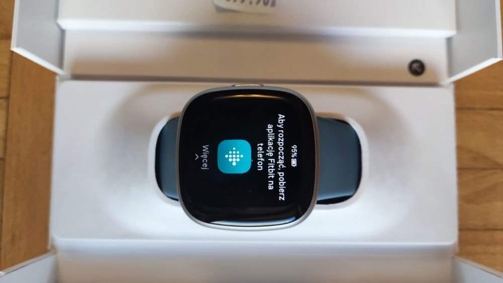 Fitbit Versa 4 niebiesko-platynowy