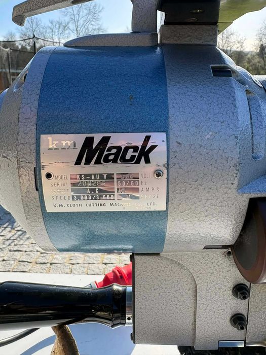 Máquina de Corte de Tecido e Malha Elétrica KM MACK KS - AUV