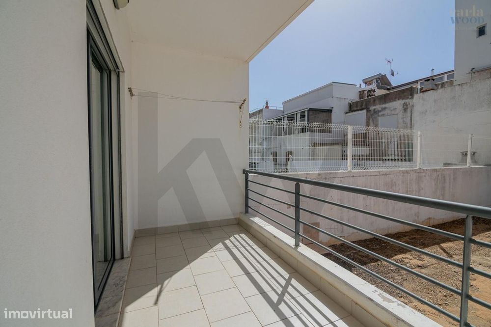 Um fantástico apartamento t2 de rés do chão, com terraço e logradouro