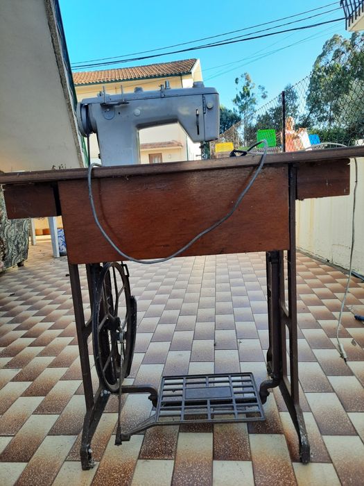 Máquina de costura (antiga)