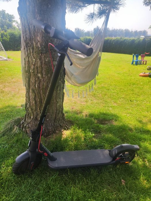 Hulajnoga elektryczna Xiaomi Electric Scooter 4 NE – stan bardzo dobry, gwarancja do 05.2027