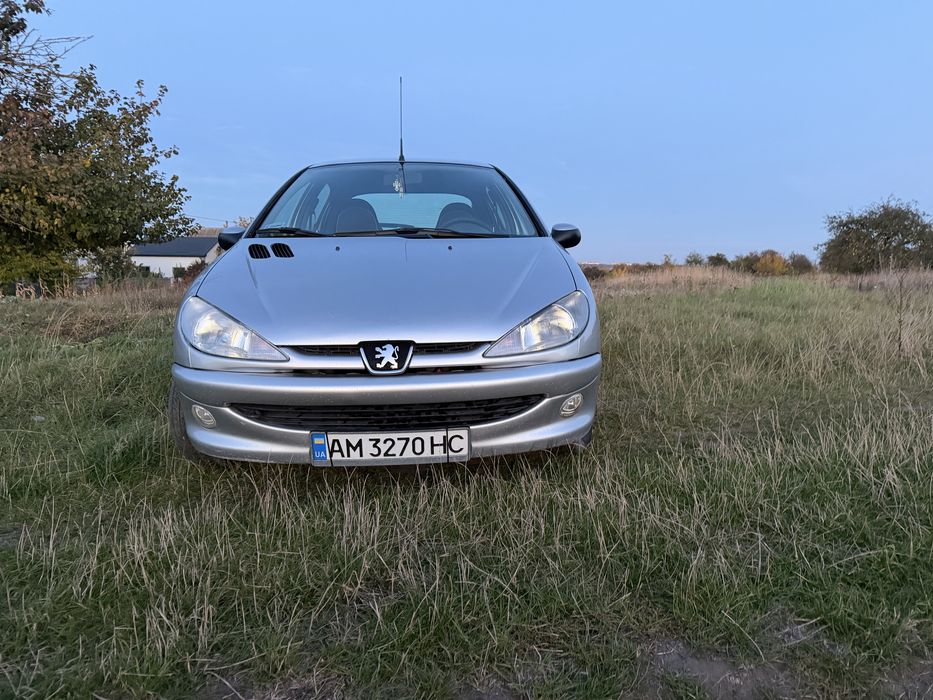Peugeot 206 1.1 2500$
