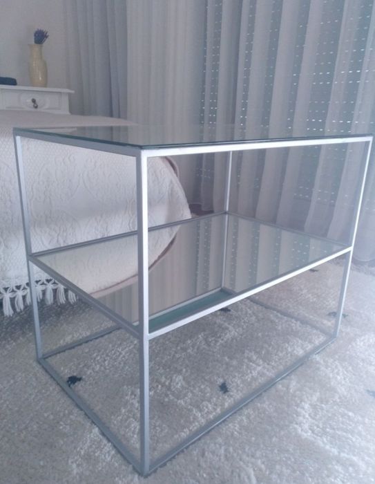 Mesas de cabeceira ou de apoio