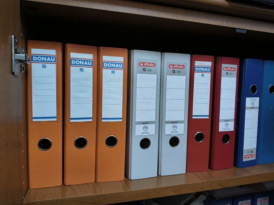 Używane segregatory w stanie bardzo dobrym