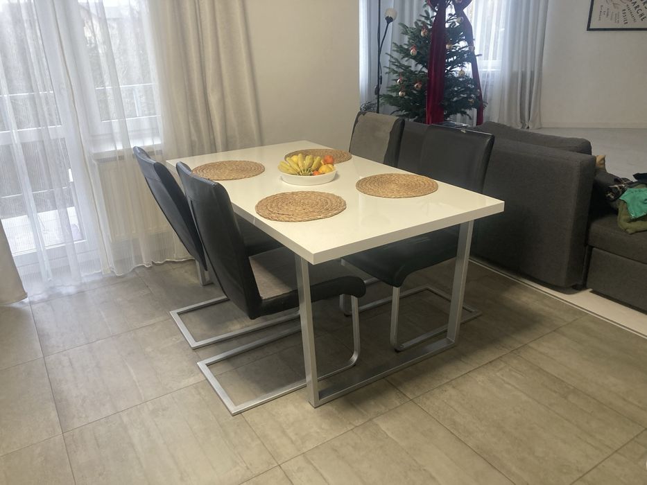 Кухоний стіл і стільці комплект