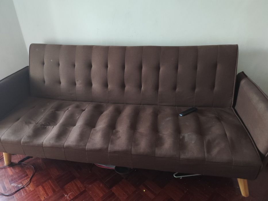 2 sofás usados, um sofá-cama, 100€