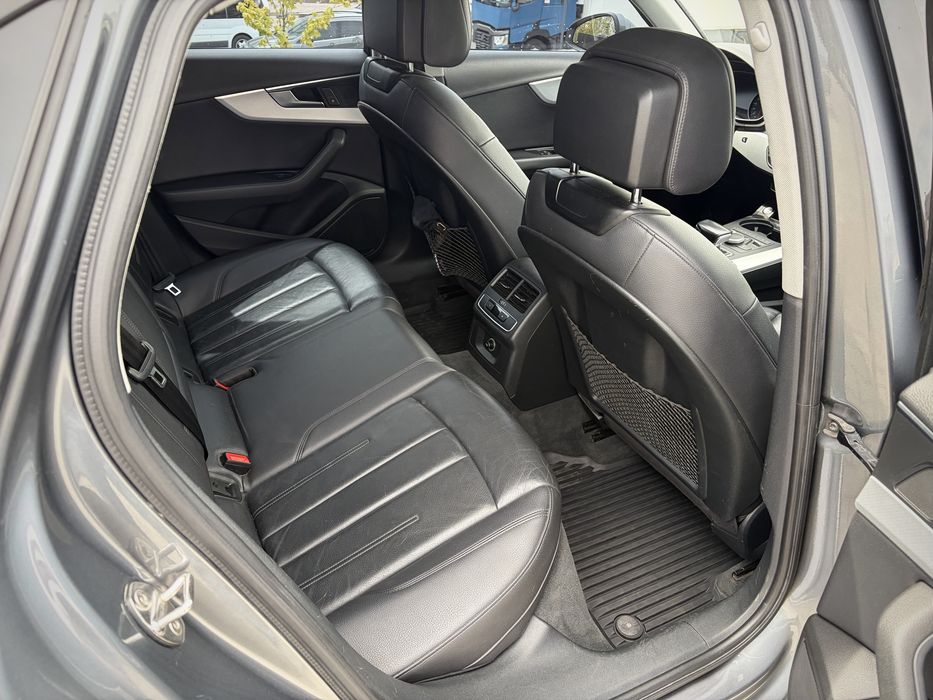 Audi A4 2017 VIN WAUDNAF47JA065150 фото оголошення 13 з 24