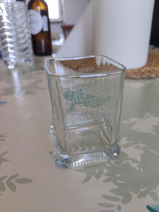 Copo de whisky Bushmills