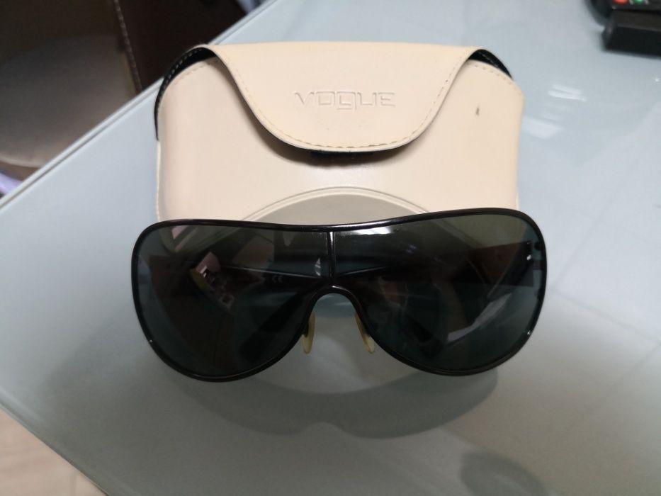 Oculos sol pretos com boa visibilidade