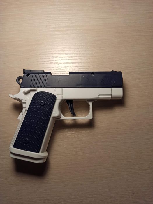 Детский водяной пистолет