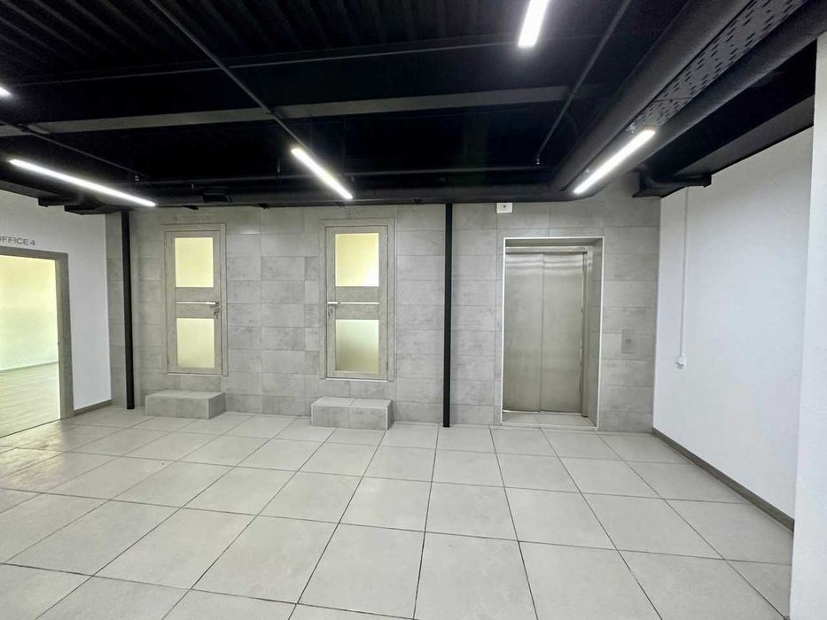 Офіс з генератором, 800 м2, М. Шулявська, ТРЦ Соsmo Multimall. Власник
