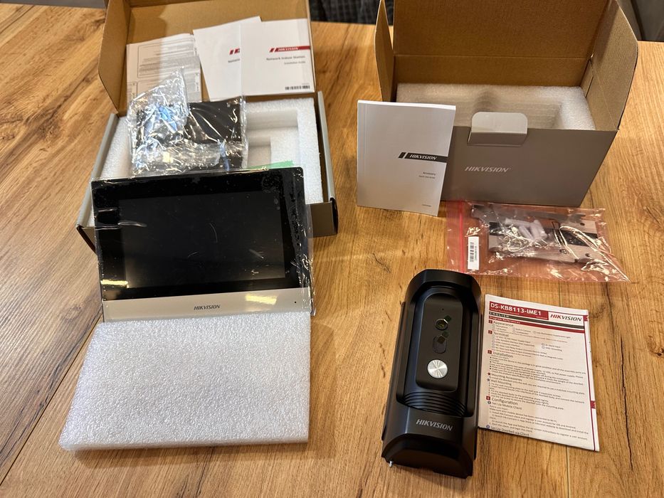 Комплект відеодомофонії Hikvision DS-KH6320-WTE1 + панель DS-KB8113