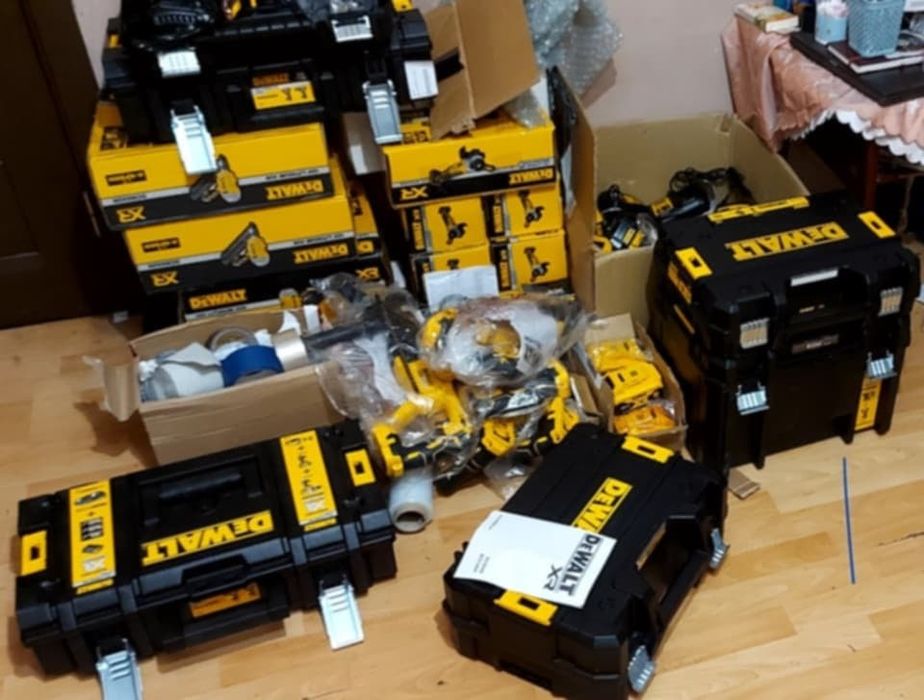 Інструмент Dewalt