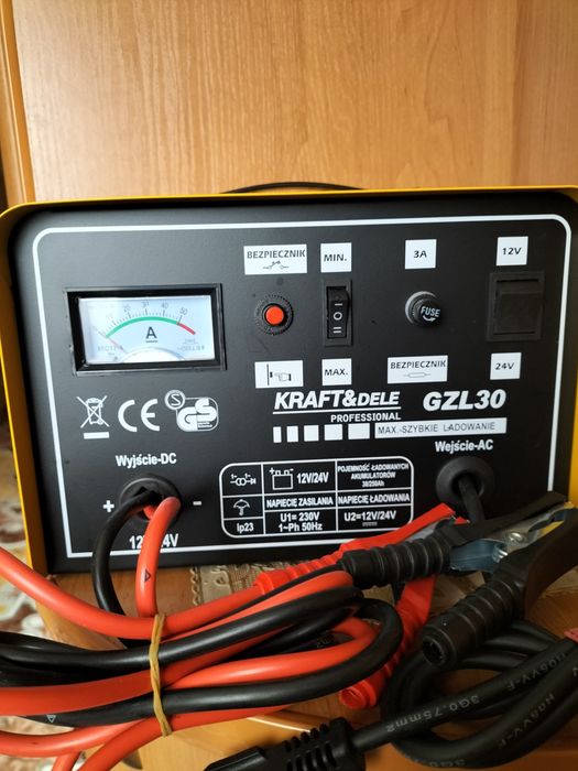 Зарядний пристрій на 30А для зарядки акумуляторів від 50 до 250 А/Ч