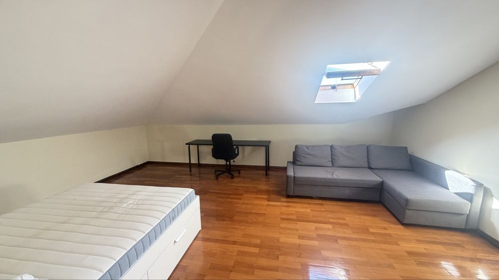 Aluguer T1/2 apart com 145 m2 , vista de Mar