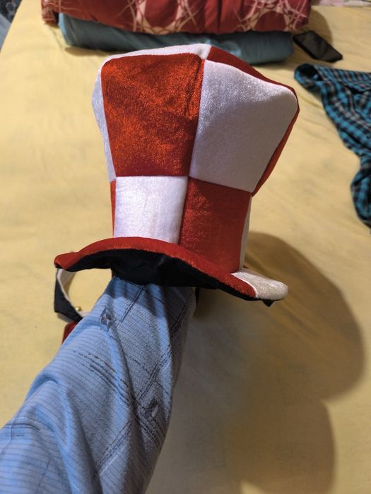 Карнавальная шляпа с колокольчиками объем 57 см