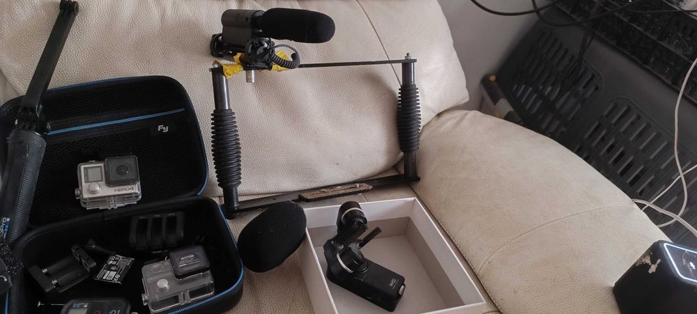 Conjunto de equipamento de filmagem. GoPro Hero 4 Plus, gimbals e acessórios