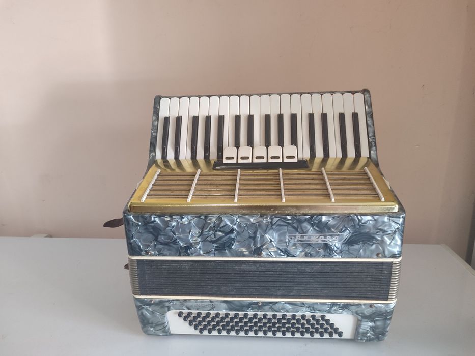 Продам  Акордион