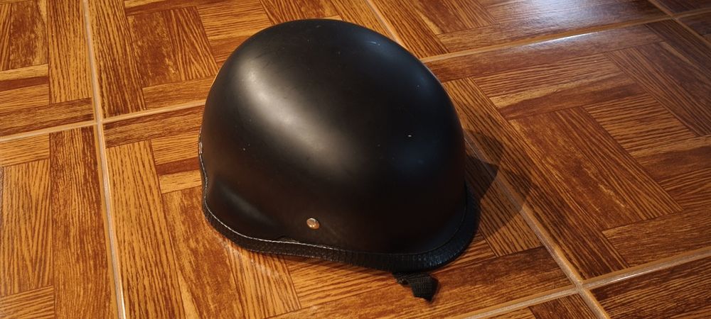 Capacete usado preto