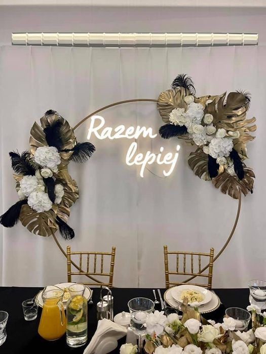 Napis led Razem lepiej, ledon, napis na ściankę