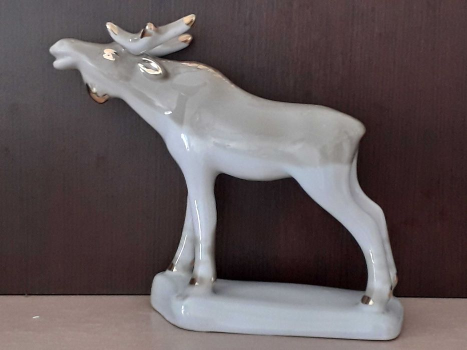 Статуэтка лошадки родом из СССР. Фарфоровая статуэтка Лось из СССР.