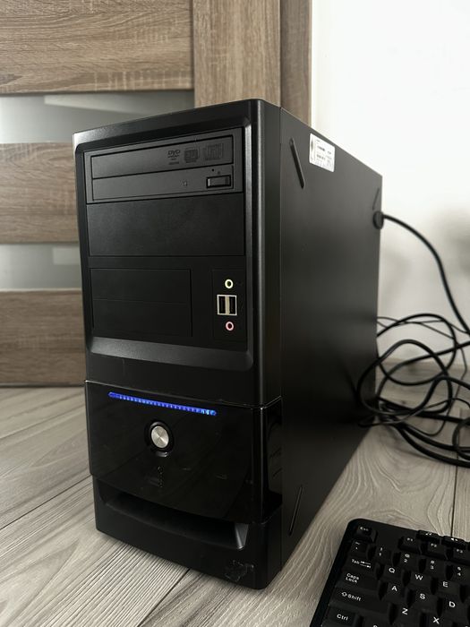 Komputer stacjonarny 8GB RAM - Dysk SSD Windows 11
