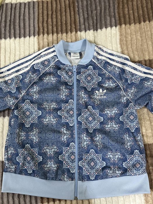 олимпийка Adidas Originals Culture Clash SST голубого цвета