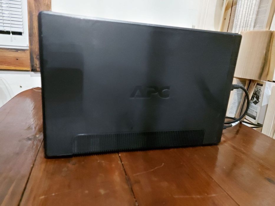 Продам APC Back-UPS