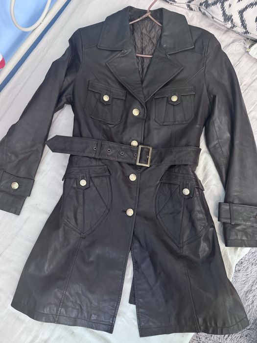 Czekoladowy skorzany trencz retro ze zlotymi guzikami