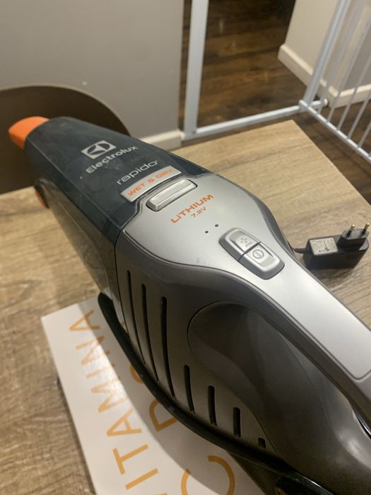 Electrolux  Ручний аккумуляторний пилосос Rapido ZB 6106 WDT