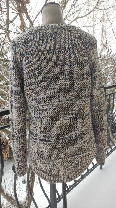Piękny sweter z dzianiny rozmiar M