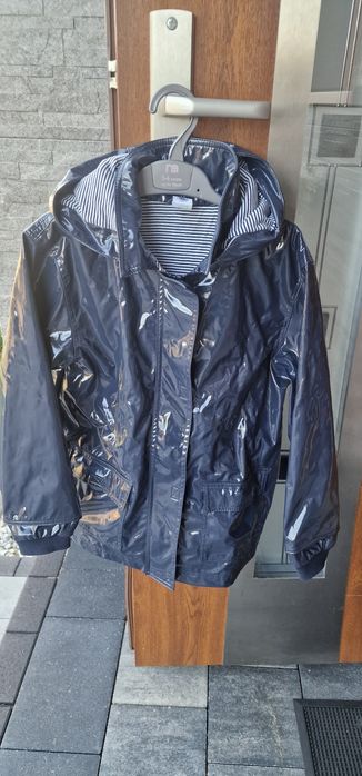 Płaszczyk przeciwdeszczowy- sztormiak firmy Petit Bateau rozmiar 128