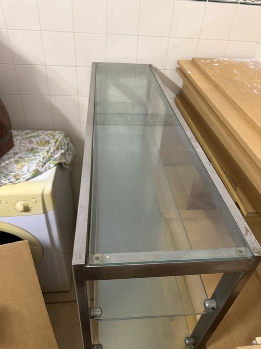 Estante em inox e vidro