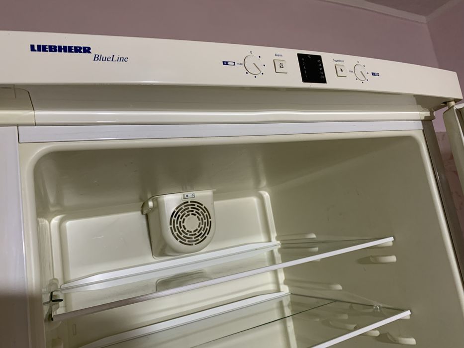 Холодильник liebherr BlueLine б/у , запчасти, полочки, датчики темпер.