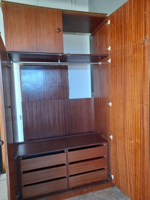 Roupeiro grande castanho