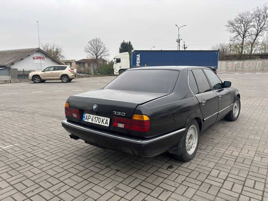 Продам БМВ е32 легенда