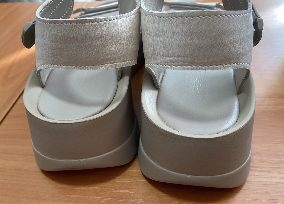 Босоніжки шкіряні 39 розмір