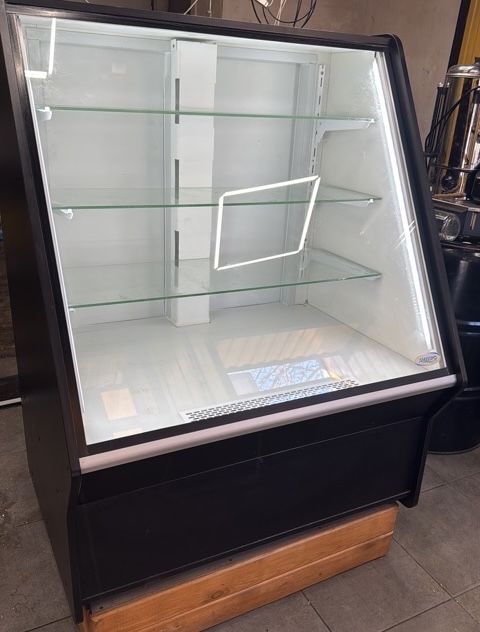 Продам холодильну вітрину Umka, Дніпро