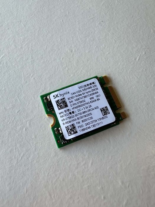 Vários NVMe e SSD
