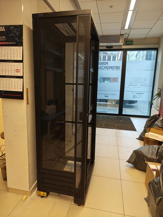 Szafa Rack IBM serwery