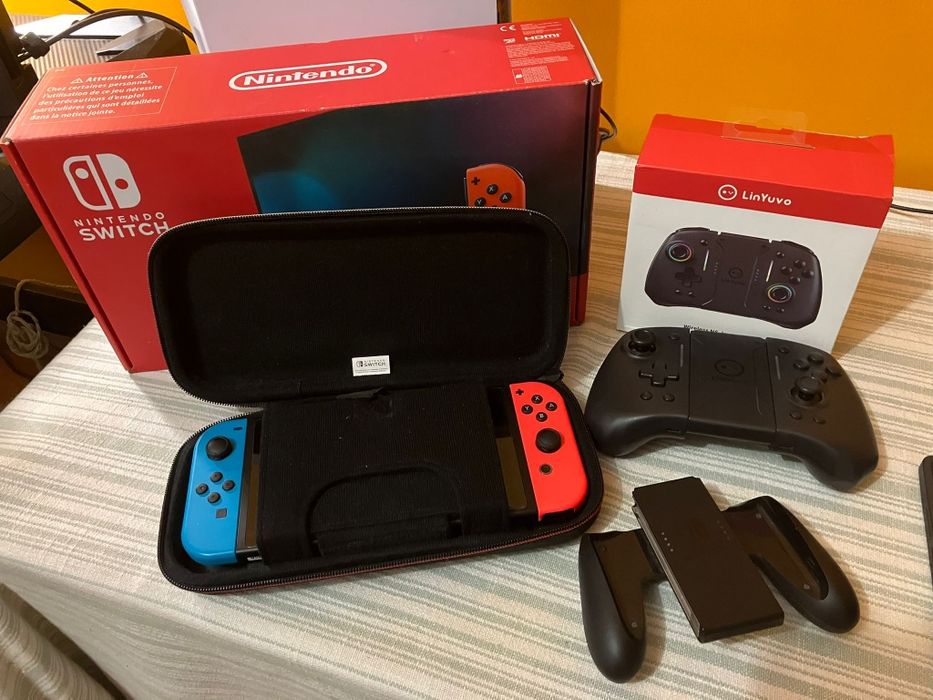 Nintendo Switch V2 (Desbloqueada) + SD Sandisk 512GB + Comando Extra LinYuvo + Acessórios