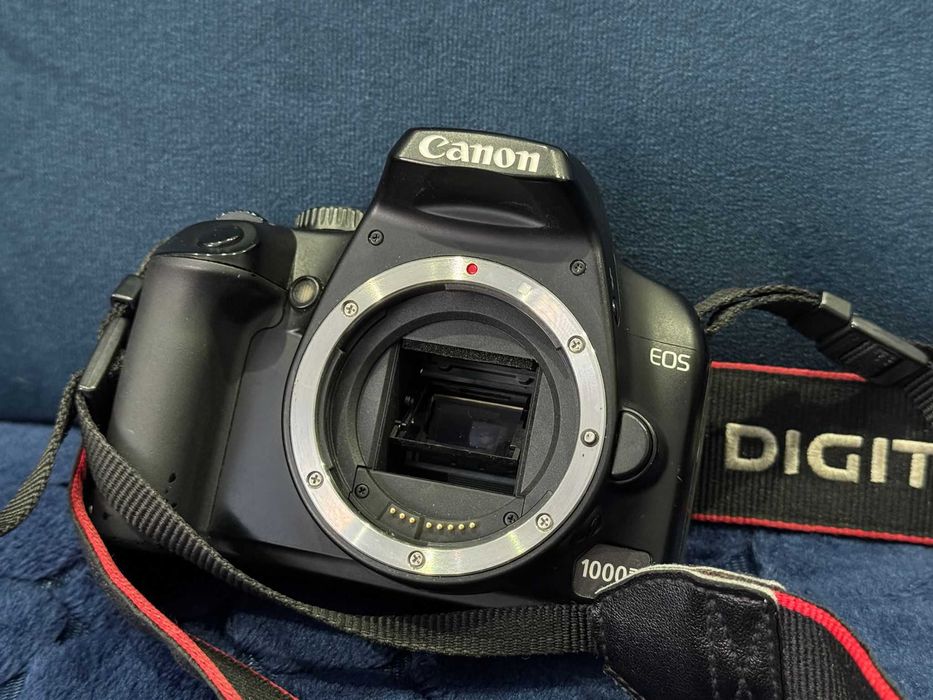 Aparat Lustrzanka Canon EOS 1000D + dodatki