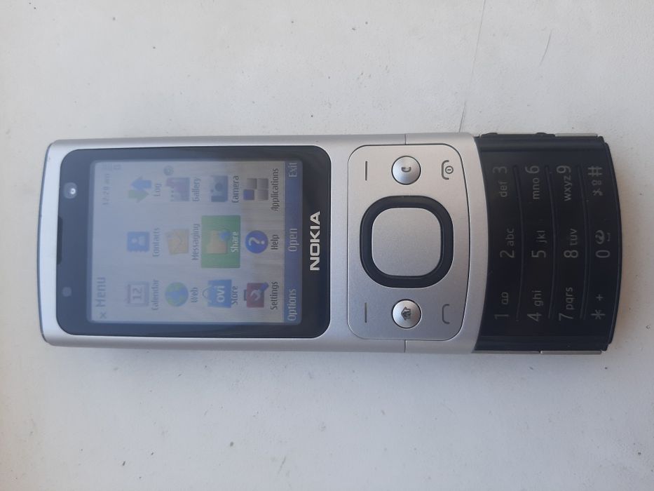 Nokia 6700 Slide