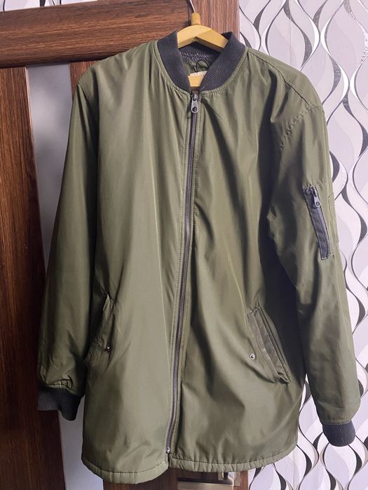 Бомбер куртка bershka