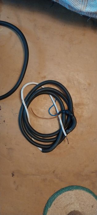 Продаю кабель и гофру,автомат с 16