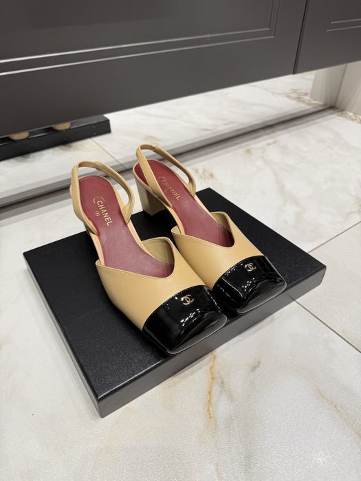 Czółenka Chanel beige leather