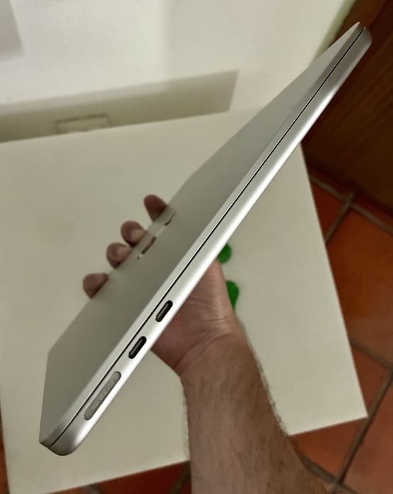 MacBook Air (M2, 2022)