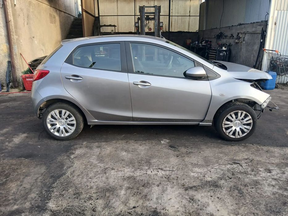 Mazda 2 de 2009 para peças