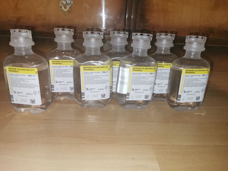 7 sztuk soli fizjologicznej Natrium chloratum po 250 ml w butelce