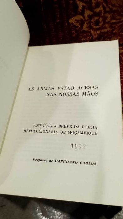 As Armas estão acesas nas nossas Mãos 1976